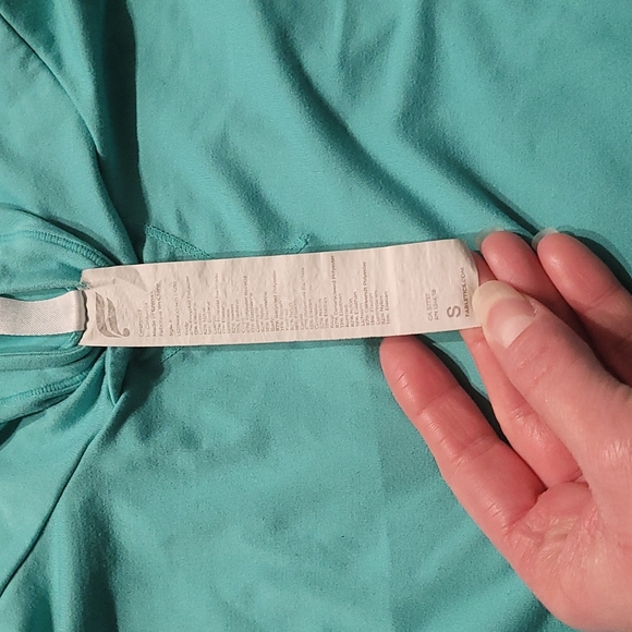 EUC FABLETICS ACTIVEWEAR TOP W/ POCKETS AND HOOD SZ SMALL - Picture 2 of 9